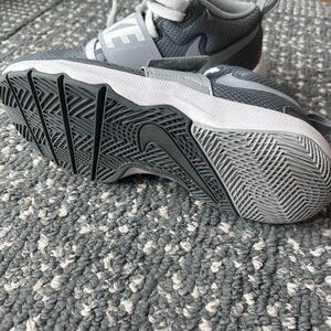 Boys Nike basketball shoes. Light gray and white. Size 6.5Y